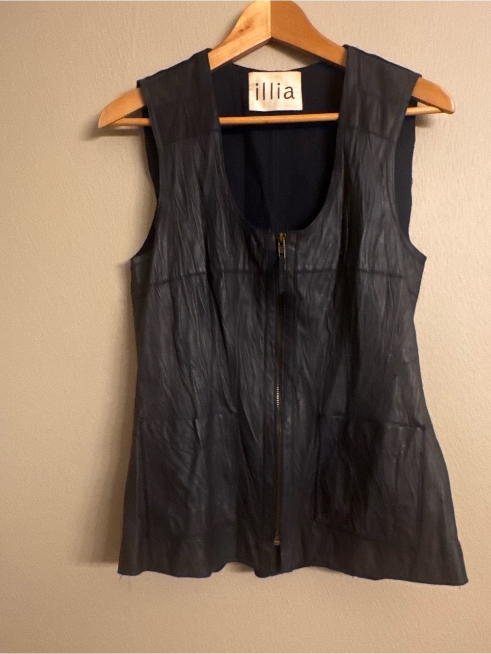 ILLIA Sleeveless Leather Zip Front Vest